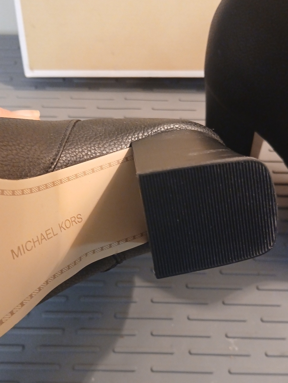Michael Kors Britt Black Tumbled Faux Leather Heeled Booties Boot Size 8 M NIB - Picture 9 of 13